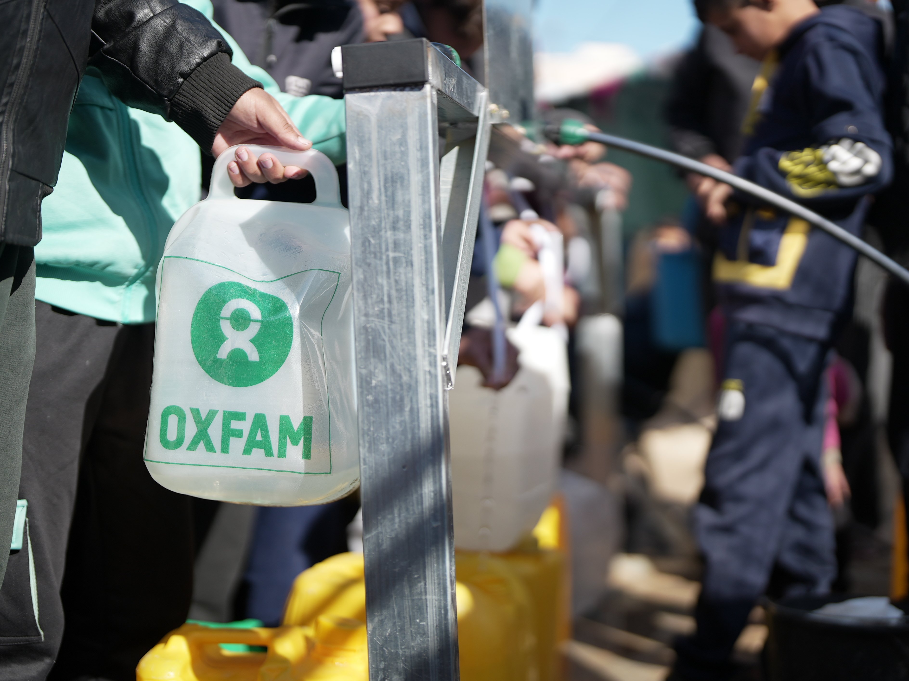 In collaboration with our local partners, Oxfam is working to address this crisis. We've identified 11 informal settlement sites in Khan Younis and Rafah, where a significant number of internally displaced persons (IDPs) are located and where water wells are accessible. 